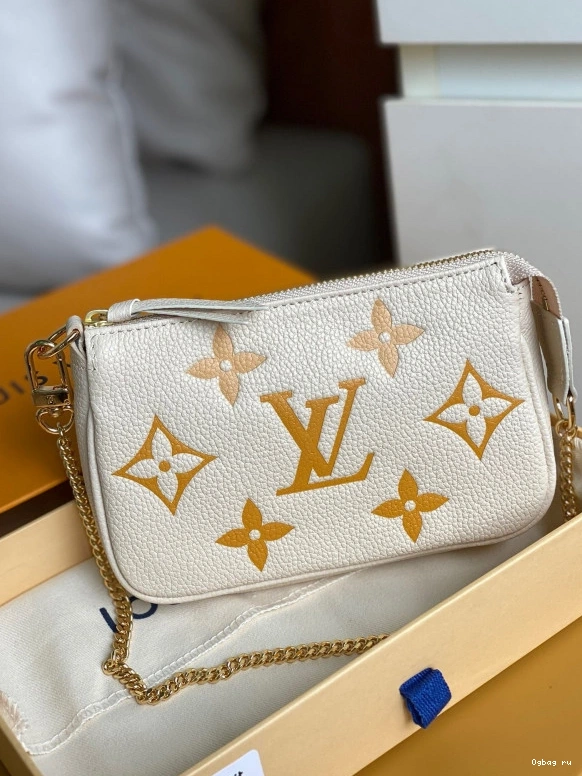MINI VUITTON LOUIS POCHETTE ACCESSOIRES 0815